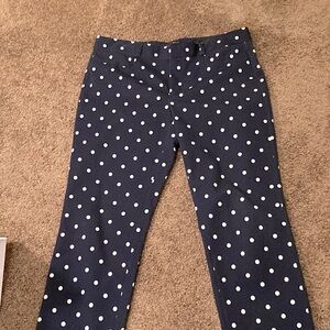 BANANA REPUBLIC NAVY AND WHITE PILKA DOT SLOAN PANTS. SIZE 8. EUC